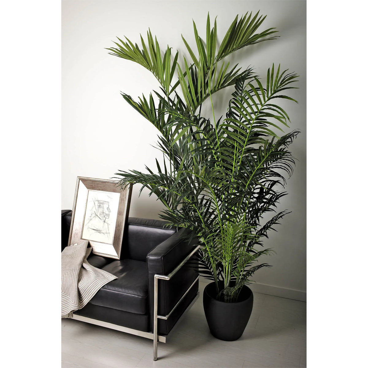 Montaje: palmera Kentia artificial de 120 cm, color verde; las otras piezas no se incluyen