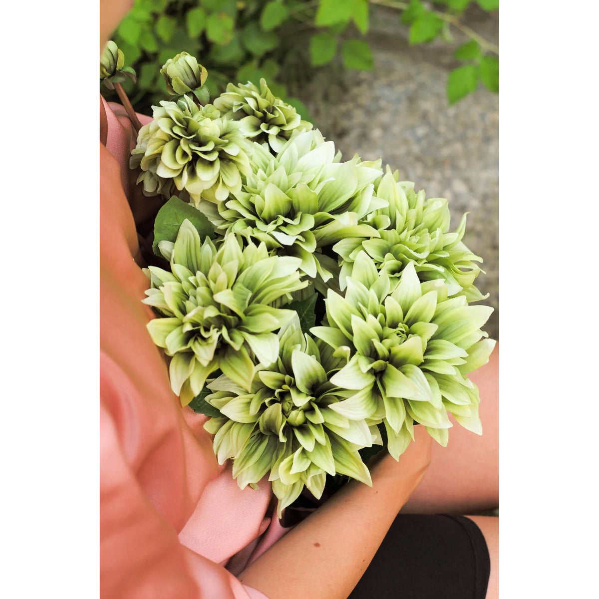 Montaje: dalia artificial de 66 cm, color verde; las otras piezas no se incluyen