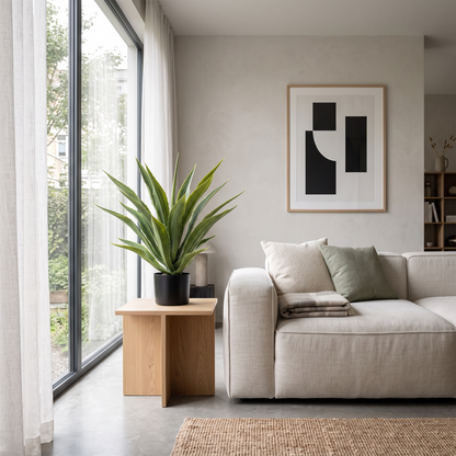 Ágave verde artificial Dekogreen decorando un salón moderno y luminoso