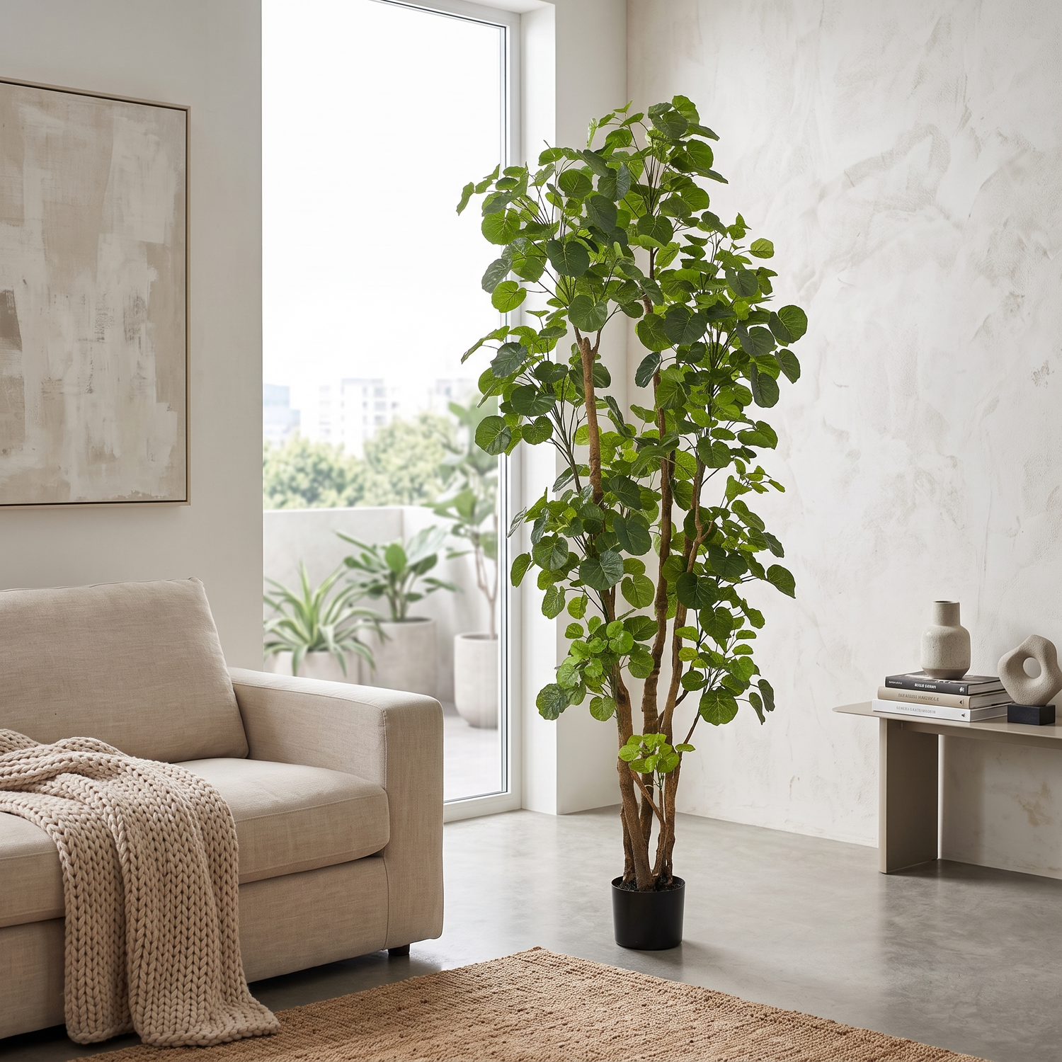 Aralia artificial Dekogreen decorando un salón moderno y luminoso