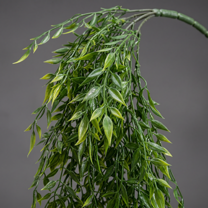 Detalle del realismo de las hojas del Bambú colgante UV artificial de Dekogreen