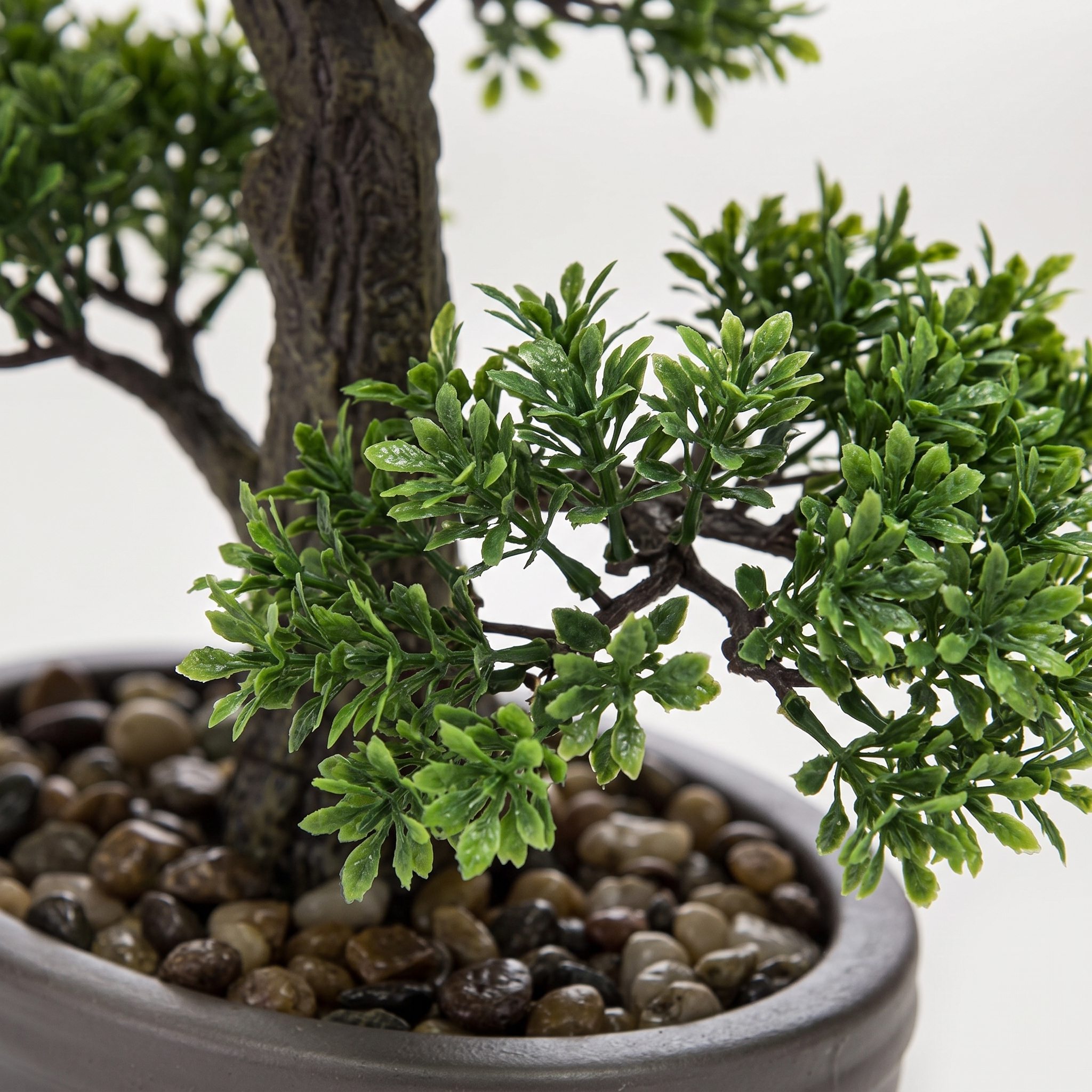 Detalle del realismo de las hojas del Bonsái Ficus artificial de Dekogreen