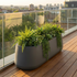 Jardinera Decoluxe XL en terraza con barandilla
