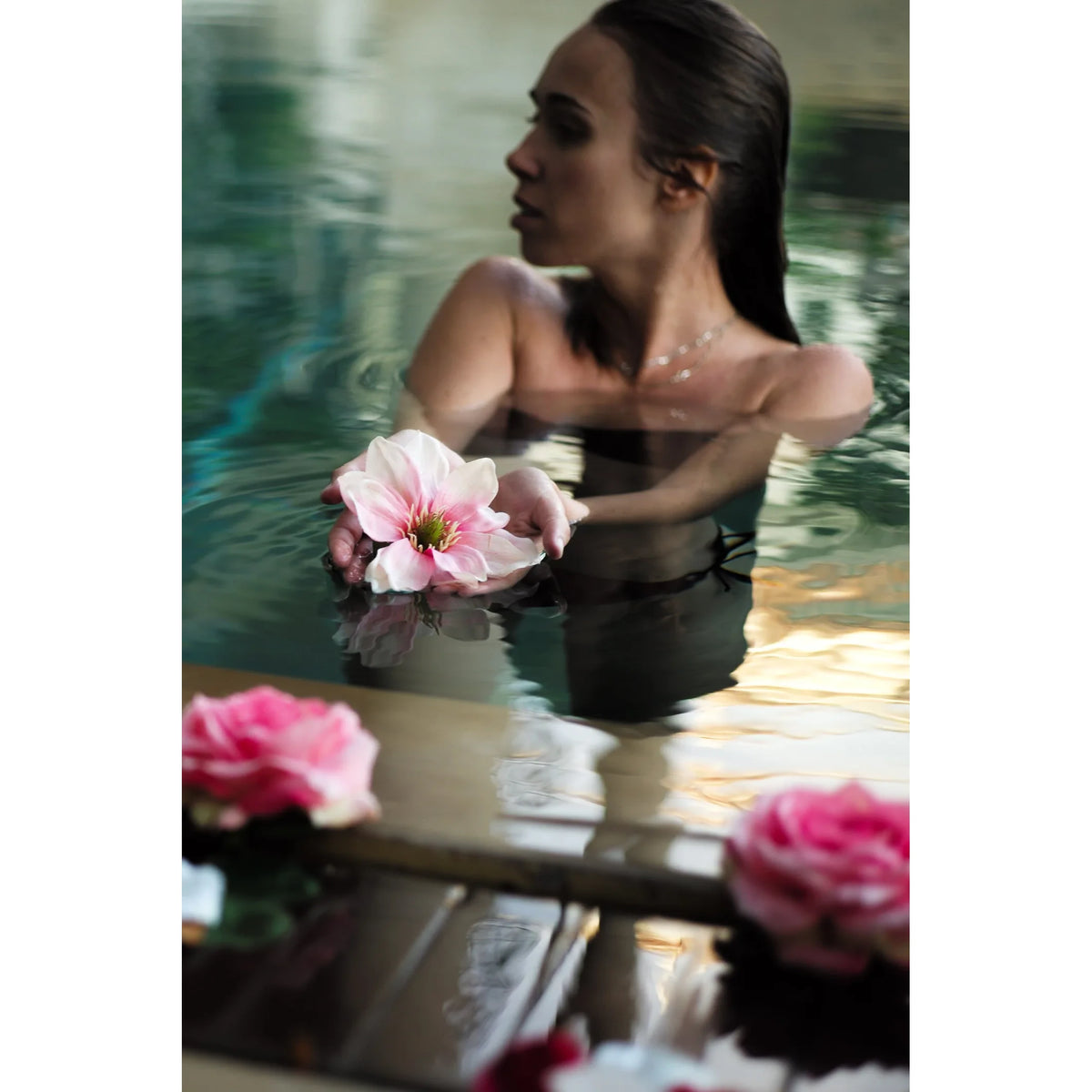 Montaje: magnolia artificial Flotante Pequeña de 14 cm, color rosa; las otras piezas no se incluyen