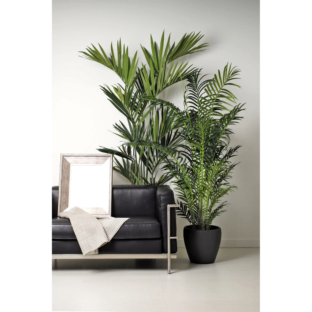 Montaje: palmera Kentia artificial de 120 cm, color verde; las otras piezas no se incluyen